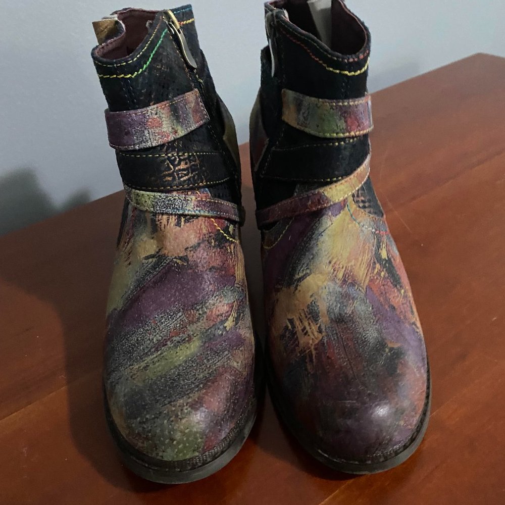 L'Artiste Woman's Short Boots